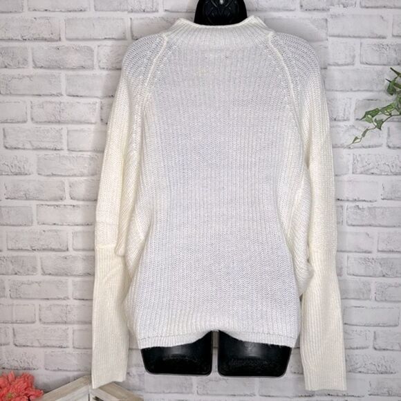 New! KAARI Blue Ivory Waffle Knit Sweater Size Medium - Picture 3 of 5